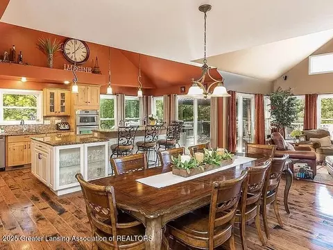 Dining - 3518 E Long Lake Rd, Harrison, MI 48625 photo 2 of 3