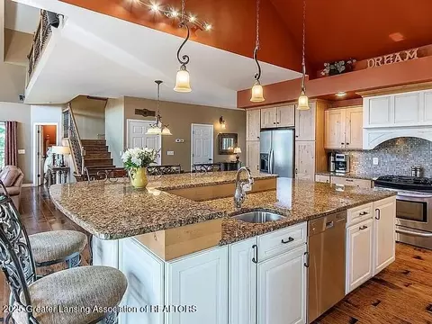 Kitchen - 3518 E Long Lake Rd, Harrison, MI 48625 photo 3 of 4
