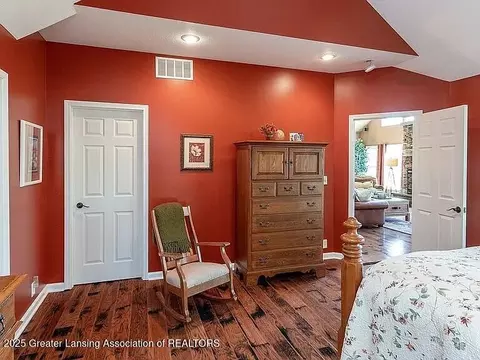 Bedroom - 3518 E Long Lake Rd, Harrison, MI 48625 photo 3 of 10