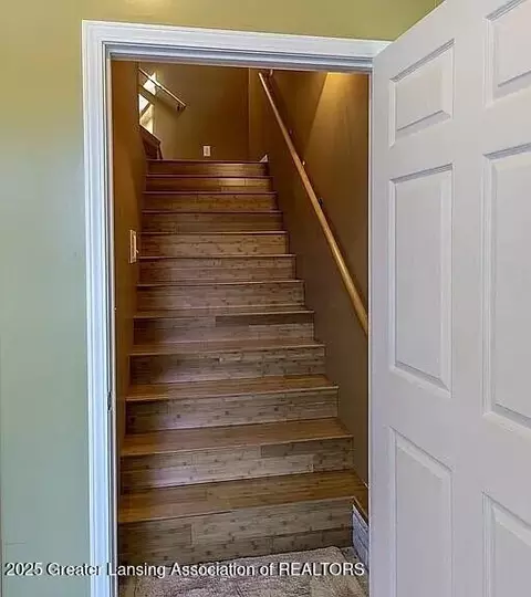 Entry Way - 3518 E Long Lake Rd, Harrison, MI 48625 photo 2 of 3