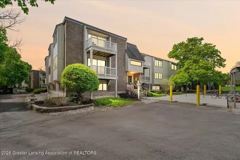 523 Bainbridge Dr #38, East Lansing, MI 48823