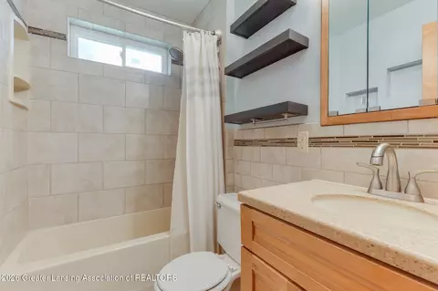 Bath - 15178 Chetwyn Dr, Lansing, MI 48906 photo 1 of 1