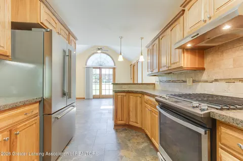 Kitchen - 15178 Chetwyn Dr, Lansing, MI 48906 photo 1 of 2