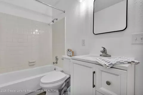 Bath - 1747 Maple Ridge Rd #17, Haslett, MI 48840 photo 1 of 1