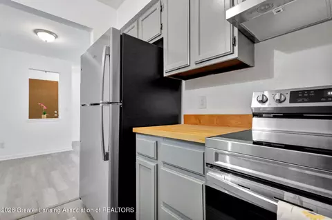 Kitchen - 1747 Maple Ridge Rd #17, Haslett, MI 48840 photo 3 of 3