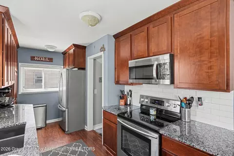 Kitchen - 761 Fitting Ave, Lansing, MI 48917 photo 3 of 4