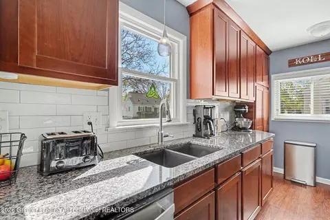 Kitchen - 761 Fitting Ave, Lansing, MI 48917 photo 4 of 4