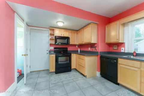 Kitchen - 1823 Delevan Ave, Lansing, MI 48910 photo 2 of 2