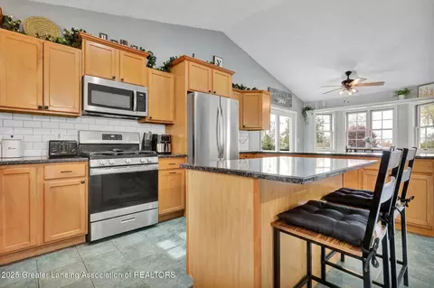Kitchen - 11877 W Herbison Rd, Eagle, MI 48822 photo 3 of 5
