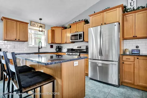 Kitchen - 11877 W Herbison Rd, Eagle, MI 48822 photo 2 of 5