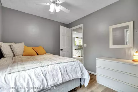 Bedroom - 11877 W Herbison Rd, Eagle, MI 48822 photo 5 of 11