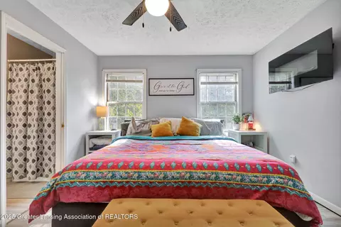 Bedroom - 11877 W Herbison Rd, Eagle, MI 48822 photo 1 of 11