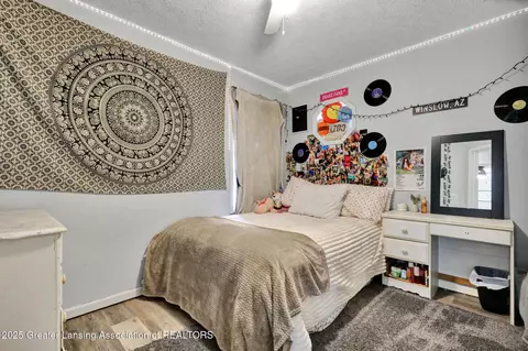 Bedroom - 11877 W Herbison Rd, Eagle, MI 48822 photo 8 of 11