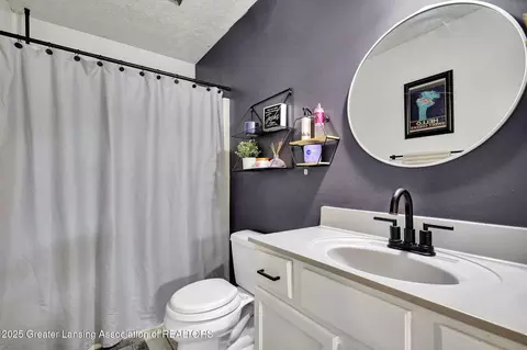 Bath - 11877 W Herbison Rd, Eagle, MI 48822 photo 5 of 6
