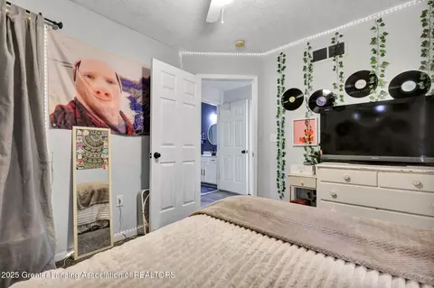 Bedroom - 11877 W Herbison Rd, Eagle, MI 48822 photo 9 of 11