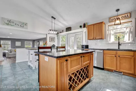 Kitchen - 11877 W Herbison Rd, Eagle, MI 48822 photo 4 of 5