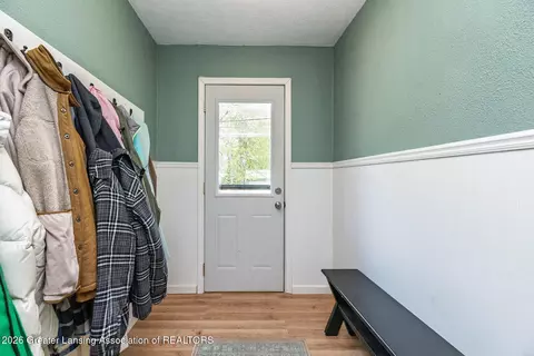 Entry Way - 911 Elmwood St, Dewitt, MI 48820 photo 1 of 4