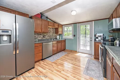 Kitchen - 911 Elmwood St, Dewitt, MI 48820 photo 1 of 2