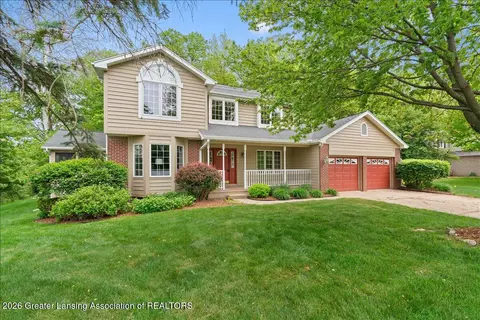 3750 Observatory Ln, Holt, MI 48842