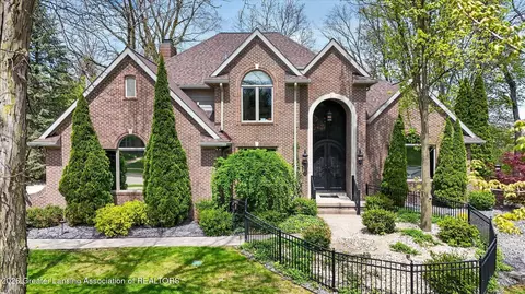 2032 Birch Bluff Dr, Okemos, MI 48864