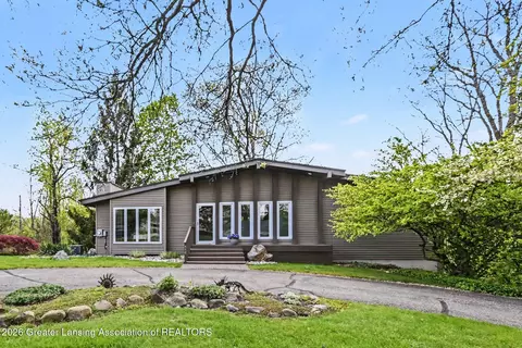 416 Gettysburg Dr, Lansing, MI 48917