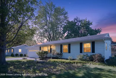 7837 Cloverhill Dr, Lansing, MI 48917