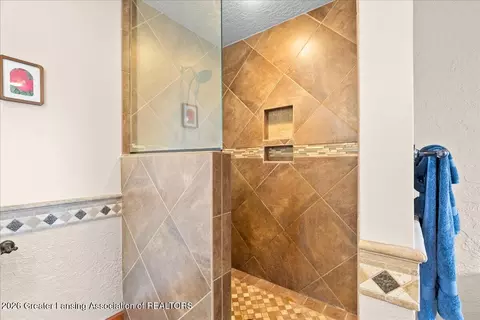 Bath - 5233 W Taft Rd, Saint Johns, MI 48879 photo 4 of 6