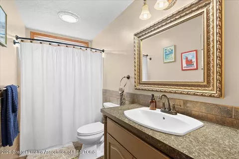 Bath - 5233 W Taft Rd, Saint Johns, MI 48879 photo 1 of 6