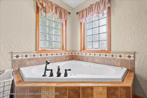 Bath - 5233 W Taft Rd, Saint Johns, MI 48879 photo 6 of 6