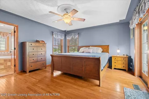 Bedroom - 5233 W Taft Rd, Saint Johns, MI 48879 photo 5 of 6