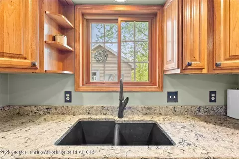 Kitchen - 5233 W Taft Rd, Saint Johns, MI 48879 photo 2 of 3
