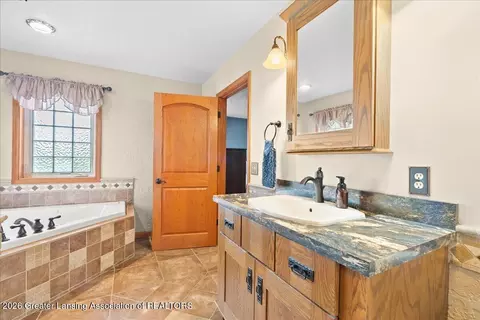 Bath - 5233 W Taft Rd, Saint Johns, MI 48879 photo 5 of 6