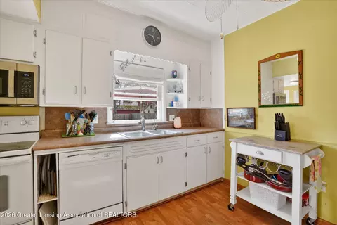 Kitchen - 206 E Scott St, Grand Ledge, MI 48837 photo 2 of 4