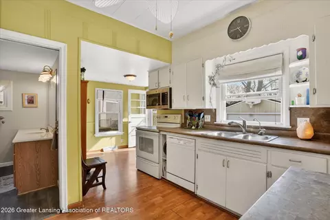 Kitchen - 206 E Scott St, Grand Ledge, MI 48837 photo 1 of 4