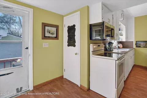 Entry Way - 206 E Scott St, Grand Ledge, MI 48837 photo 1 of 3