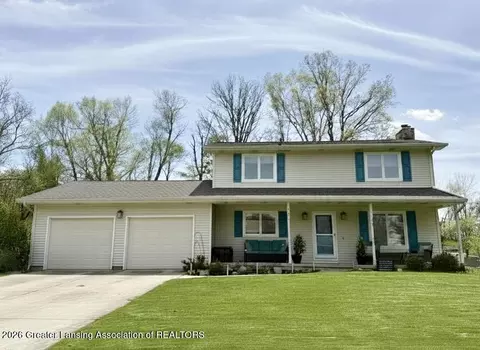 5035 Applewood Dr, Lansing, MI 48917