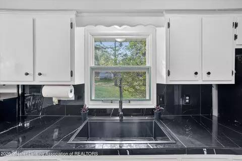 Kitchen - 6062 Beechwood Dr, Haslett, MI 48840 photo 3 of 4