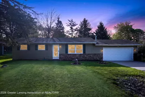 6062 Beechwood Dr, Haslett, MI 48840
