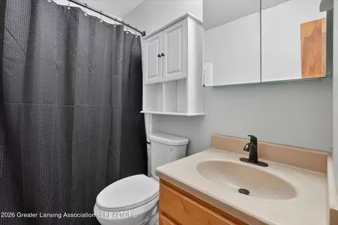 Bath - 6062 Beechwood Dr, Haslett, MI 48840 photo 1 of 1