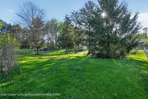 Exterior - 6062 Beechwood Dr, Haslett, MI 48840 photo 10 of 12