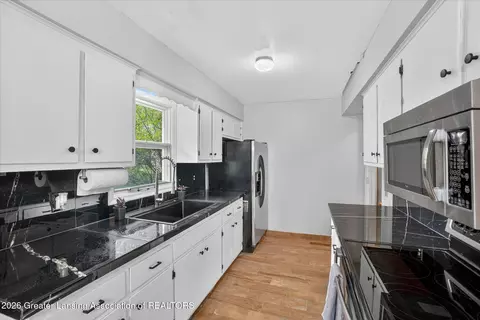 Kitchen - 6062 Beechwood Dr, Haslett, MI 48840 photo 1 of 4