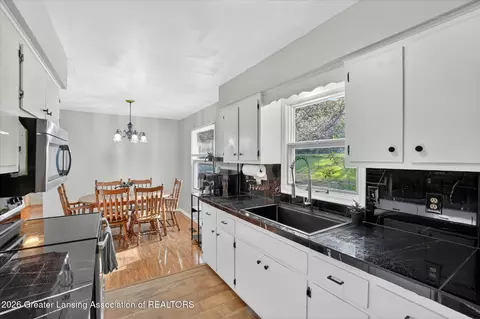 Kitchen - 6062 Beechwood Dr, Haslett, MI 48840 photo 4 of 4