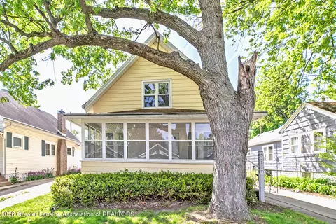2204 Clifton Ave, Lansing, MI 48910