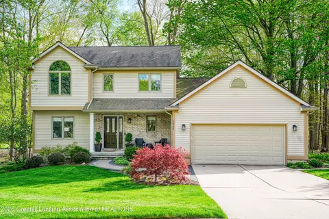 3965 Bayberry Ln, Lansing, MI 48911