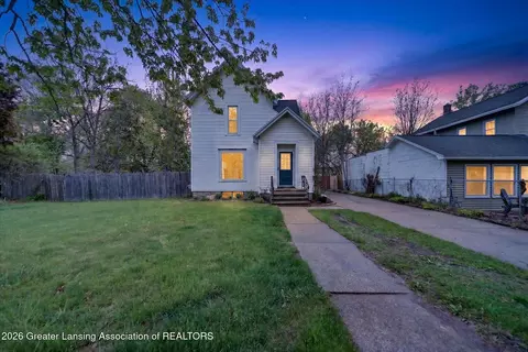 716 W Jefferson St, Grand Ledge, MI 48837