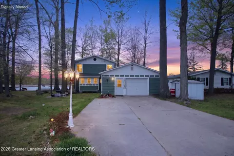10131 Birch Dr, Riverdale, MI 48877