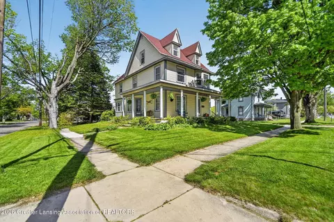124 W Lincoln St, Grand Ledge, MI 48837