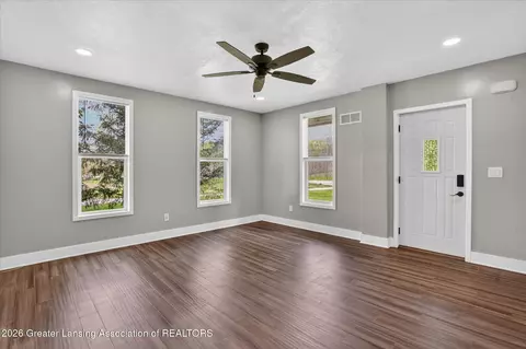 Living - 8843 Bunkerhill Rd, Jackson, MI 49201 photo 1 of 4