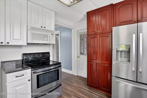 Entry Way - 8843 Bunkerhill Rd, Jackson, MI 49201 photo 4 of 5