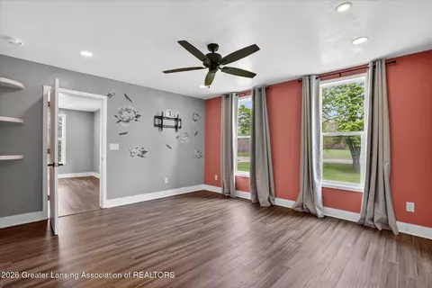Living - 8843 Bunkerhill Rd, Jackson, MI 49201 photo 4 of 4